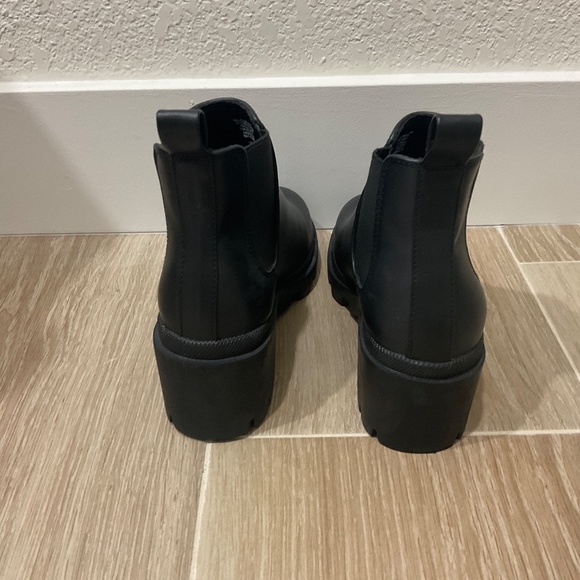 Steve Madden Chelsea Boot size 5 - Picture 4 of 6